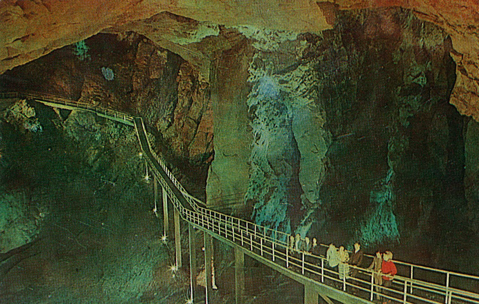Новоафонская пещера. Подземный мост 