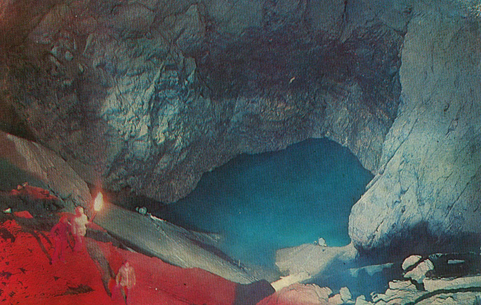 Новоафонская пещера. Озеро в зале «Абхазия» 